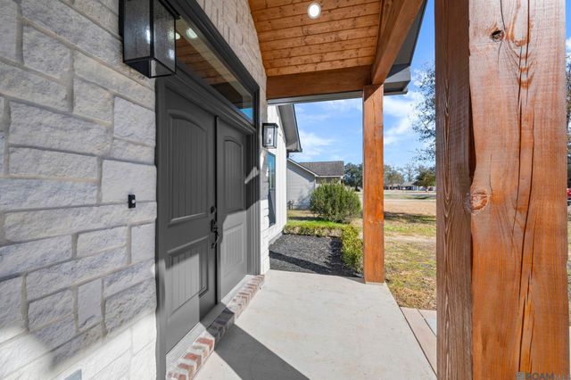 41094 Lee Dr, Gonzales, LA 70737