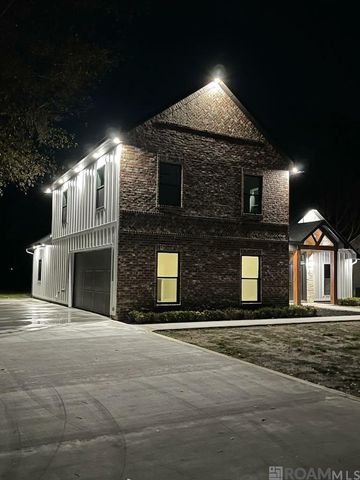 41094 Lee Dr, Gonzales, LA 70737