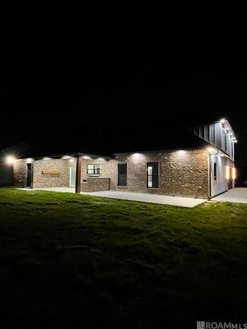 41094 Lee Dr, Gonzales, LA 70737