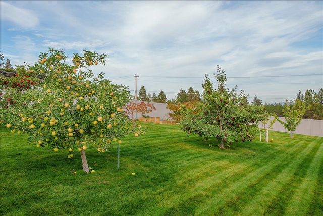 9302 W Floyd Dr, Cheney, WA 99004