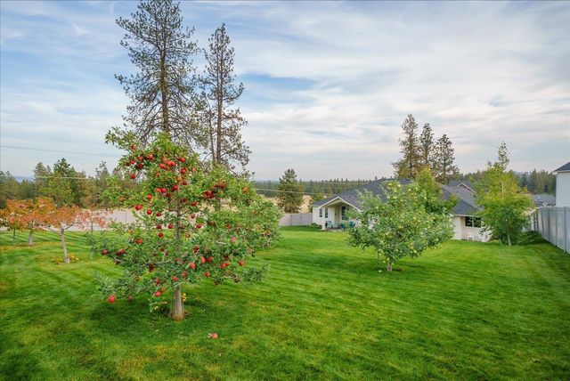 9302 W Floyd Dr, Cheney, WA 99004