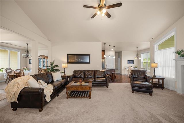 9302 W Floyd Dr, Cheney, WA 99004