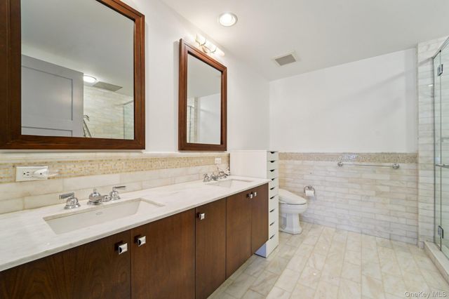 1 Renaissance Square 25G, White Plains, NY 10601