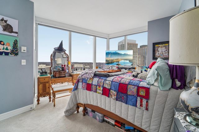 1 Renaissance Square 25G, White Plains, NY 10601