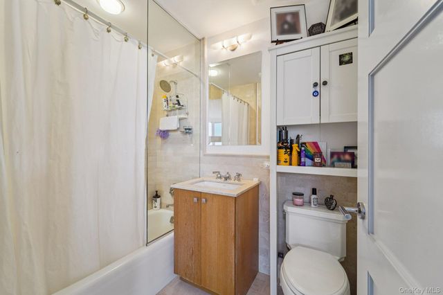 1 Renaissance Square 25G, White Plains, NY 10601