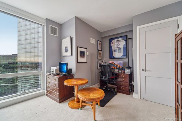 1 Renaissance Square 25G, White Plains, NY 10601