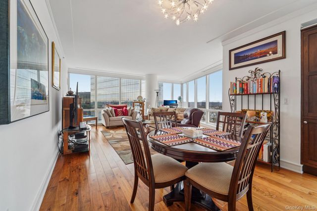 1 Renaissance Square 25G, White Plains, NY 10601