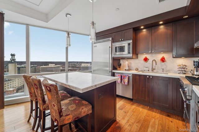 1 Renaissance Square 25G, White Plains, NY 10601