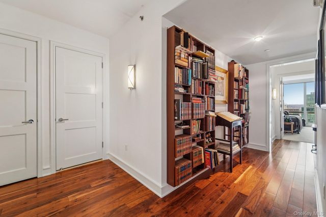 1 Renaissance Square 25G, White Plains, NY 10601