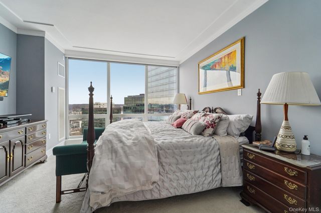 1 Renaissance Square 25G, White Plains, NY 10601