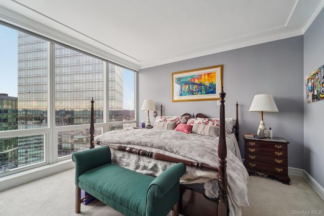 1 Renaissance Square 25G, White Plains, NY 10601