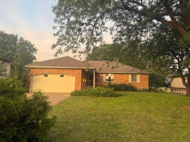 637 Briarcliff Rd, Salina, KS 67401