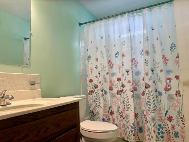 637 Briarcliff Rd, Salina, KS 67401