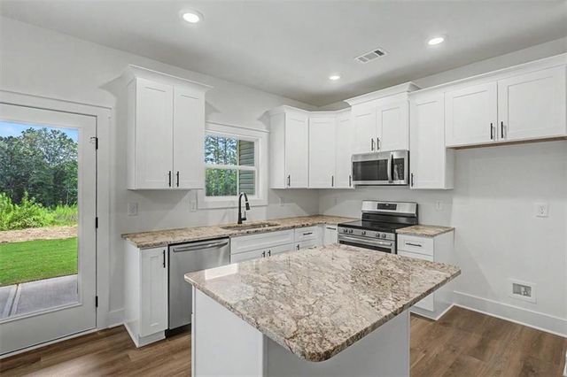 193 Cole Lake Rd, Dallas, GA 30157