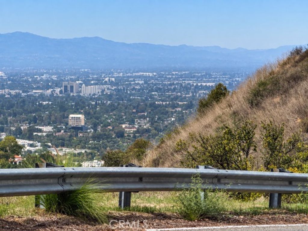 12937 Mulholland Drive, Sherman Oaks, CA 91423 — photo 3