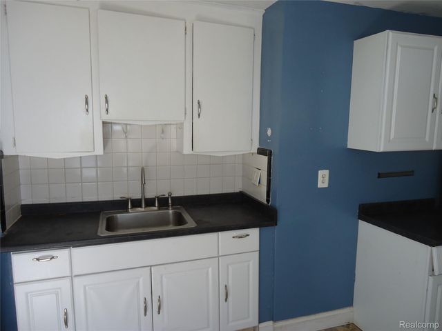 142 E Rowland, Madison Heights, MI 48071