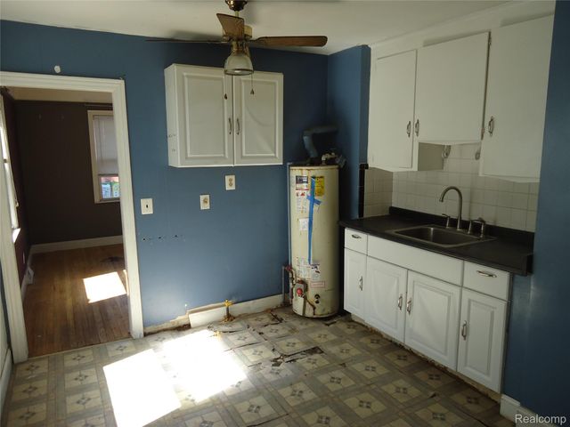142 E Rowland, Madison Heights, MI 48071