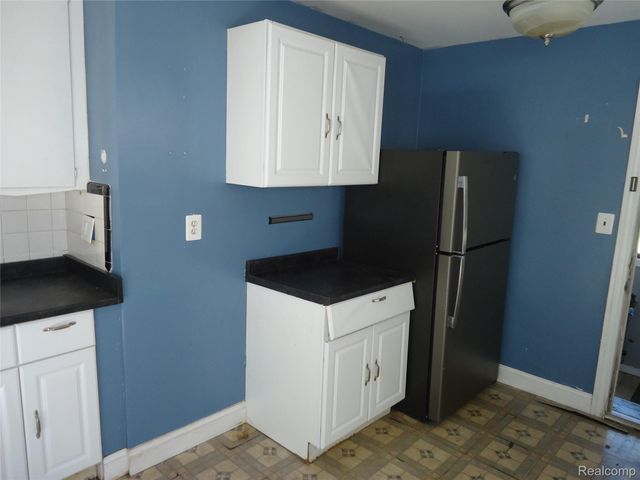 142 E Rowland, Madison Heights, MI 48071