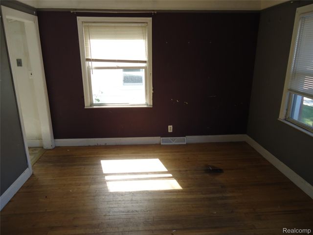 142 E Rowland, Madison Heights, MI 48071