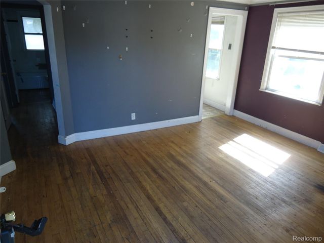 142 E Rowland, Madison Heights, MI 48071