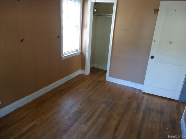 142 E Rowland, Madison Heights, MI 48071