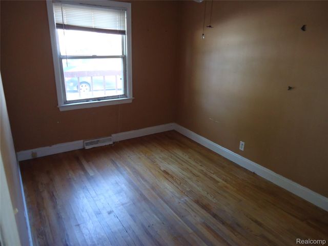 142 E Rowland, Madison Heights, MI 48071