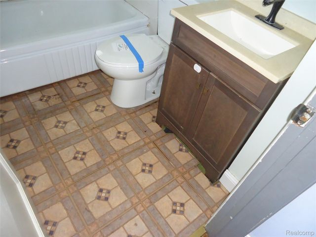 142 E Rowland, Madison Heights, MI 48071