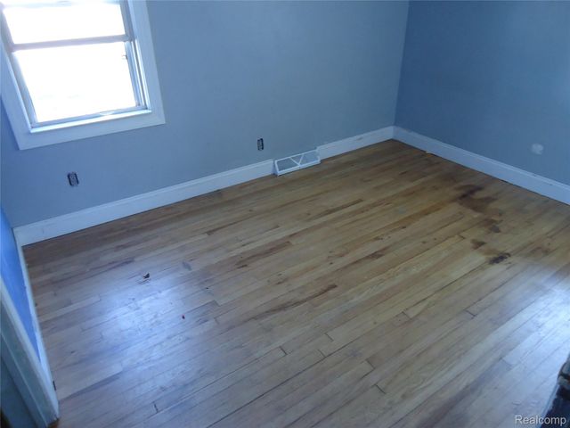 142 E Rowland, Madison Heights, MI 48071