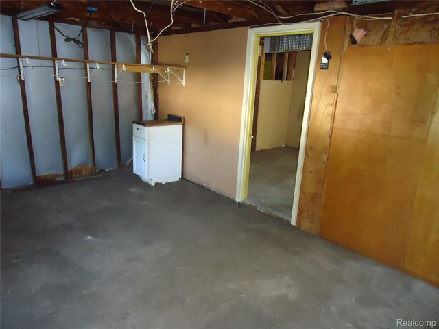 142 E Rowland, Madison Heights, MI 48071