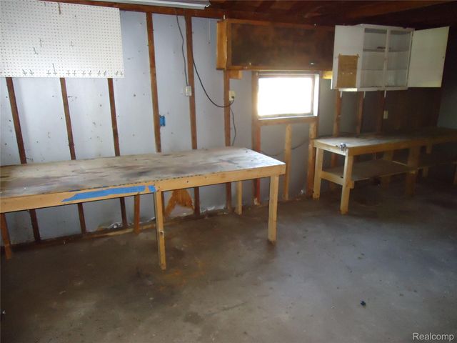 142 E Rowland, Madison Heights, MI 48071