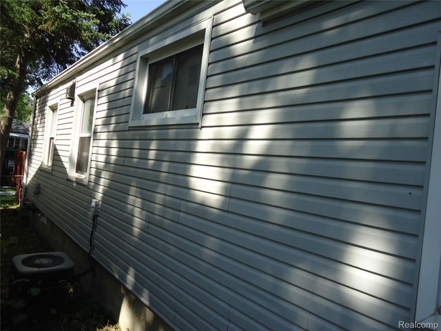 142 E Rowland, Madison Heights, MI 48071