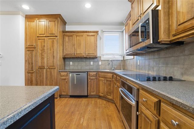 2300 Silver Spring Lane, Lee's Summit, MO 64086