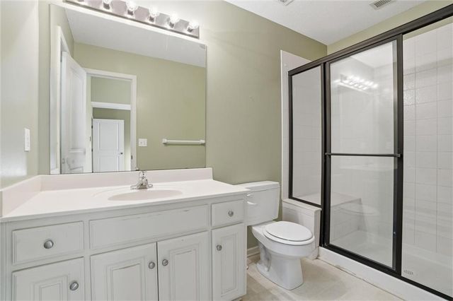 2300 Silver Spring Lane, Lee's Summit, MO 64086