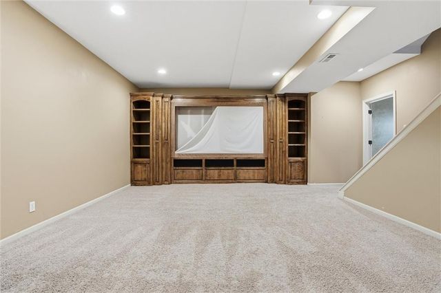 2300 Silver Spring Lane, Lee's Summit, MO 64086