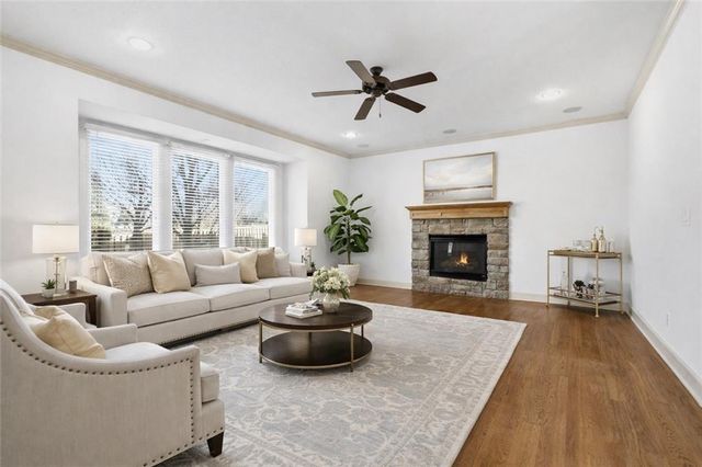 2300 Silver Spring Lane, Lee's Summit, MO 64086