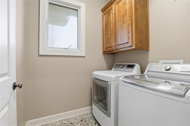 2300 Silver Spring Lane, Lee's Summit, MO 64086