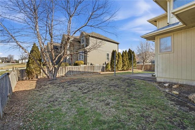 2300 Silver Spring Lane, Lee's Summit, MO 64086