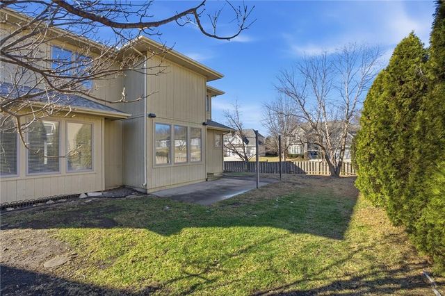 2300 Silver Spring Lane, Lee's Summit, MO 64086