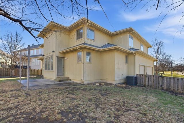 2300 Silver Spring Lane, Lee's Summit, MO 64086