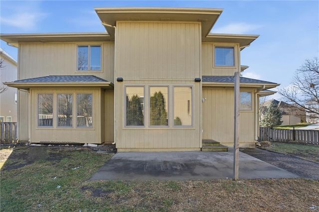 2300 Silver Spring Lane, Lee's Summit, MO 64086