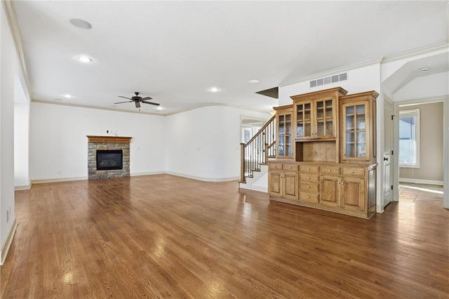 2300 Silver Spring Lane, Lee's Summit, MO 64086