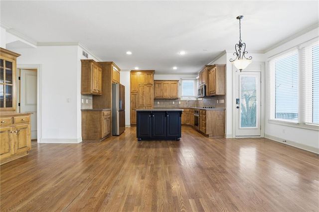 2300 Silver Spring Lane, Lee's Summit, MO 64086