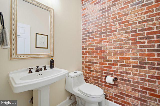 8310 ROBEY AVE, Annandale, VA 22003