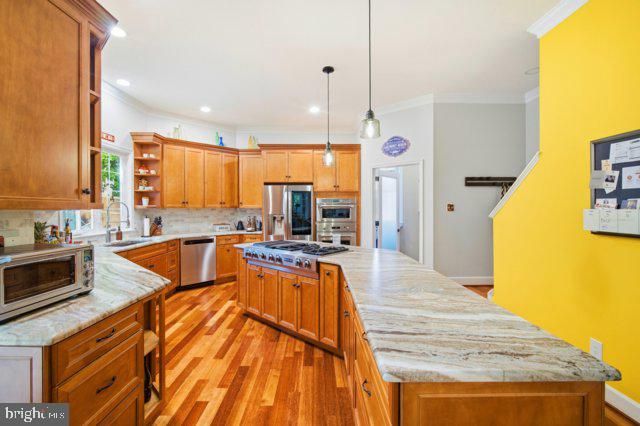 8310 ROBEY AVE, Annandale, VA 22003