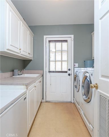 112 Crow, Fountain Valley, CA 92708