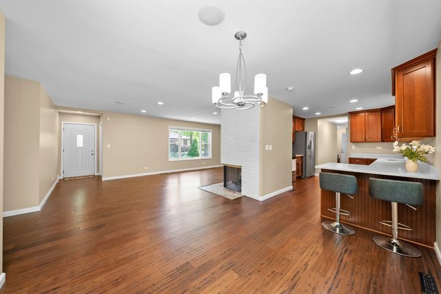 311 N Shady Lane, Elmhurst, IL 60126