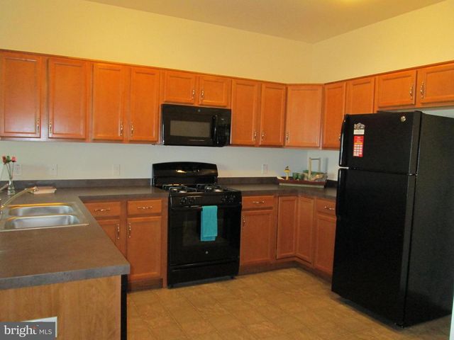 113 LEGACY BLVD #204, Sinking Spring, PA 19608