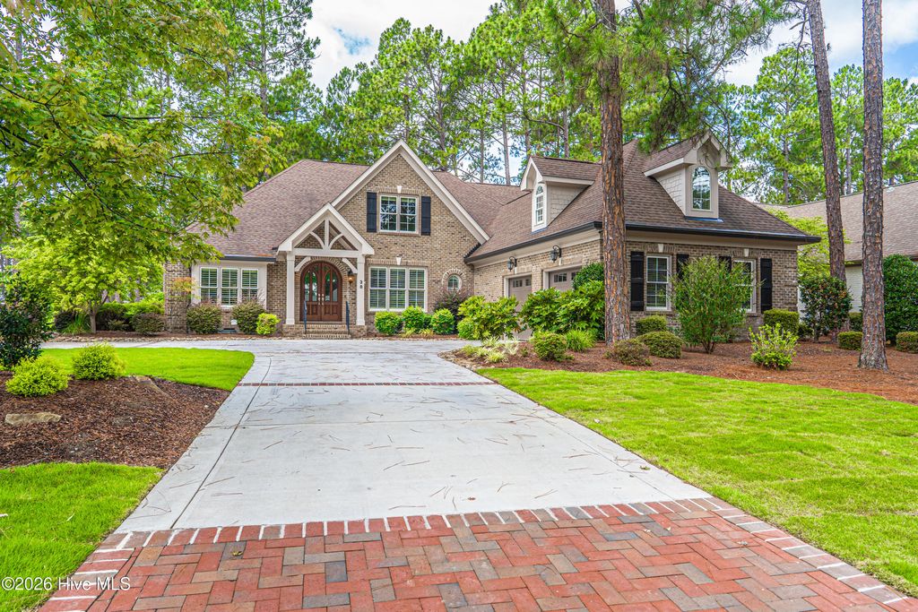 38 E Augusta Lane, Southern Pines, NC 28387