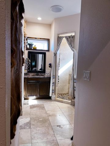 407 Texas Oak, Alpine, TX 79830