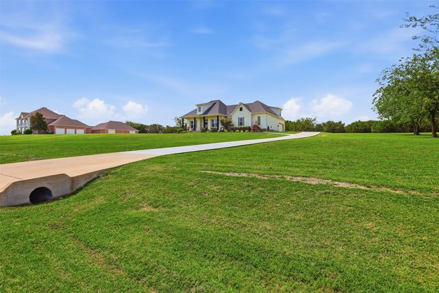 400 Stone Mountain Court, Cresson, TX 76035